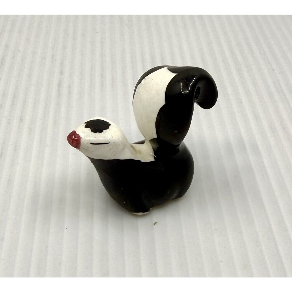 Hagen Renaker Porcelain Skunk Miniature Figurine 1" Tiny Black Retired Vintage